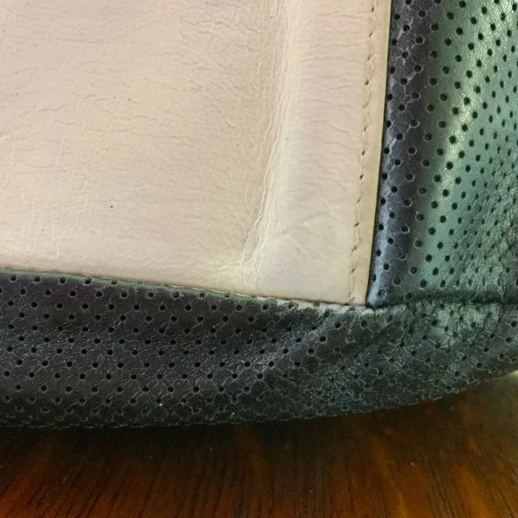 CHANEL PERFORATED KISS TOP CLOSURE BOW BLACK HANDBAG - Picture 6 of 14